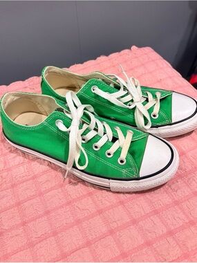 Converse Green Canvas Low-Top Sneakers - size 8